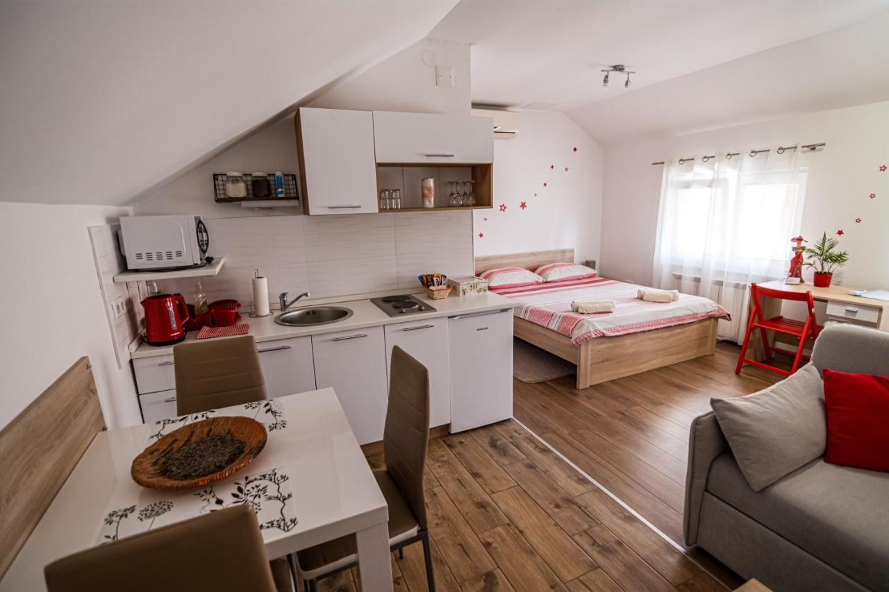 Sunny Day Apartments Sveta Nedjelja  ภายนอก รูปภาพ
